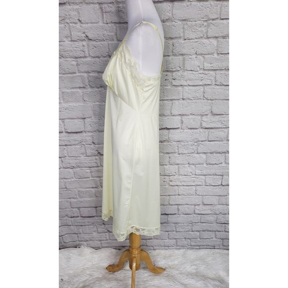 Vintage Heiress Yellow Nylon Full Slip Floral Lace Adjustable Strap 38 Average - Picture 8 of 14